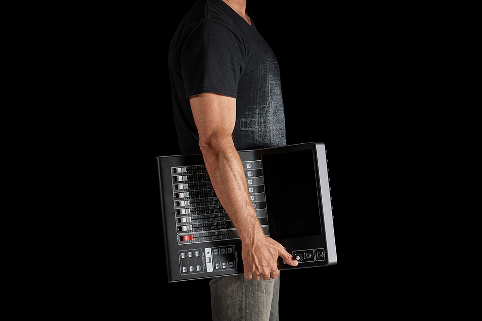 Yamaha Digital Mixing Console DM3 Series is a lightweight construction for supreme portability